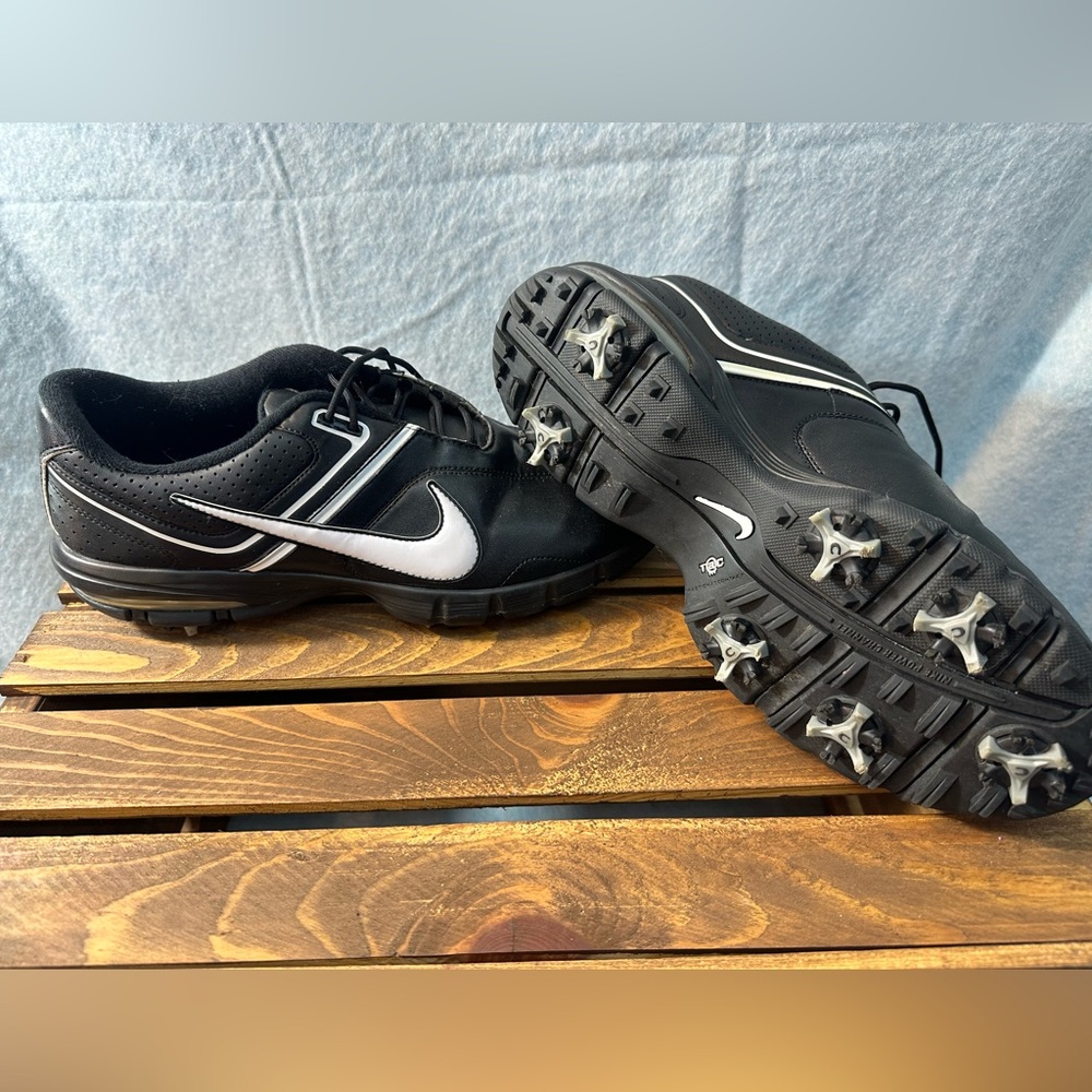 Men’s Nike golf shoes